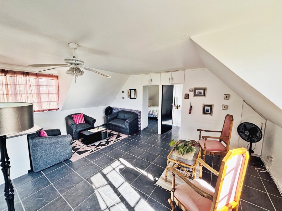 5 Bedroom Property for Sale in Struisbaai Western Cape